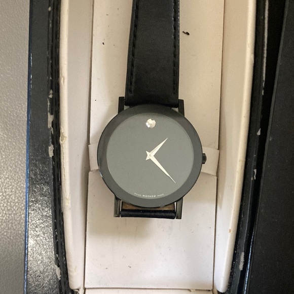 Unisex Movado ultra slim watch BNWT new - old stock, tried on but never worn. - Picture 2 of 7